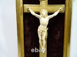 Ancien Christ Crucifix Religieux Cadre Bois Dore Sculpte Travail Os De Dieppe