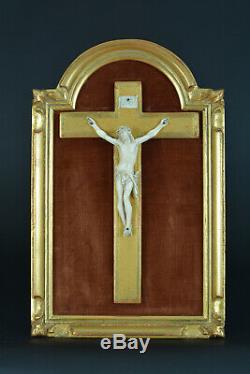 Ancien Crucifix cadre en bois doré Alcôve Objet dévotion Religieux Christ rare