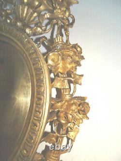 Archange a la croix. Peinture sur porcelaine, fond or. Cadre bois sculpté doré. XIX°