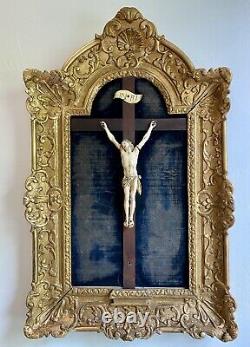 Beau Grand Christ Régence en bois doré sculpté Epoque XVIIIème CADRE RELIGION