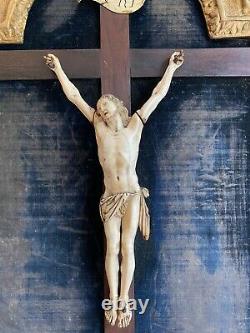 Beau Grand Christ Régence en bois doré sculpté Epoque XVIIIème CADRE RELIGION