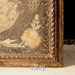 Broderie d'époque Louis XV dans un cadre en bois doré antique embroidery XVIIIe