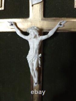 CRUCIFIXENCADRé/CADRE BOIS DORé/VELOURS VERT/XIX-XXème/20x30cm/JESUS VIVANT