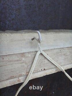 Cadre Montparnasse ancien à patine blanche et doré 74 cm x 65,5 cm