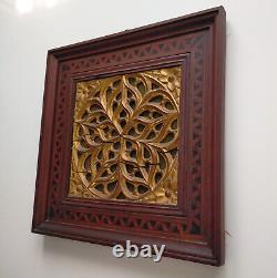 Cadre Tableau motif arabesque en bois et stuc doré