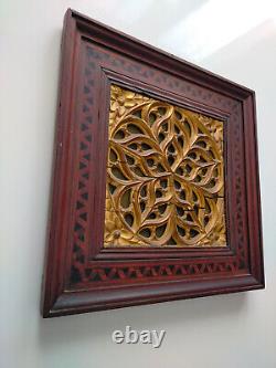 Cadre Tableau motif arabesque en bois et stuc doré