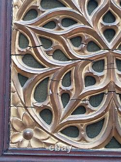 Cadre Tableau motif arabesque en bois et stuc doré