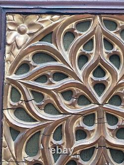 Cadre Tableau motif arabesque en bois et stuc doré