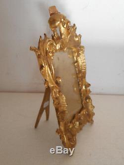 Cadre de style Louis XV en bois sculpté et doré. Miniature