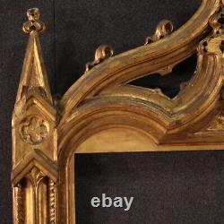Cadre italien néo-gothique style antique en bois doré sculpté 19ème siècle 800