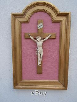 Christ sculpte cadre bois dore d'époque 19ème