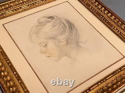 Etude de portrait de jeune fille XIXe dans un cadre bois doré XVIIIe