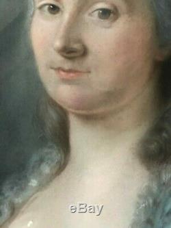 Grand Pastel De Forme Ovale Portrait Femme 18 Eme Siecle Cadre Bois Dore