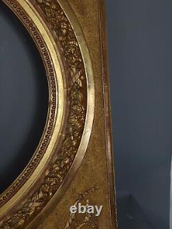 Grand cadre à clés XIXe siècle vue ovale bois et stuc doré 79x69 vue 55x45 cm