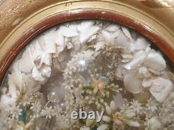 Grand cadre médaillon en bois doré bouquet de mariée verre bombé XIXé ref 927