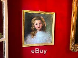 Huile sur toile du XIXe siècle Portrait de petite fille Cadre en bois doré
