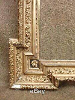 Important cadre Napoléon III en bois et stucs dorés 58 x 47 cm environ