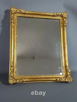 Miroir dans cadre XIXe s. Bois et stuc doré 39x32 cm, feuillure 33,5x26,5 cm SB