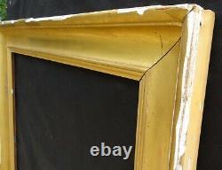 N° 677 CADRE Epoque XIXème bois doré à la feuille pour chassis 74 x 60.4 cm