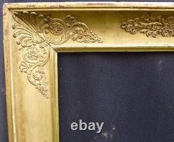 N° 858 CADRE Restauration XIXème siècle bois doré pour châssis 73,5 x 60,5 cm