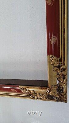 Old wooden frame, carved. Golden Cadre Ancien en bois sculpté. Doré