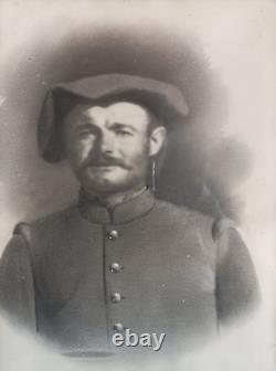 Rare paire de cadres en bois et stucs dorés + photos militaires 1914/1918